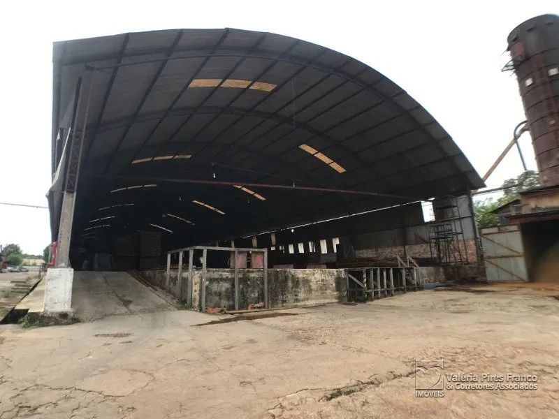 AMPLO TERRENO DE 28.000 M²!! - Foto 2