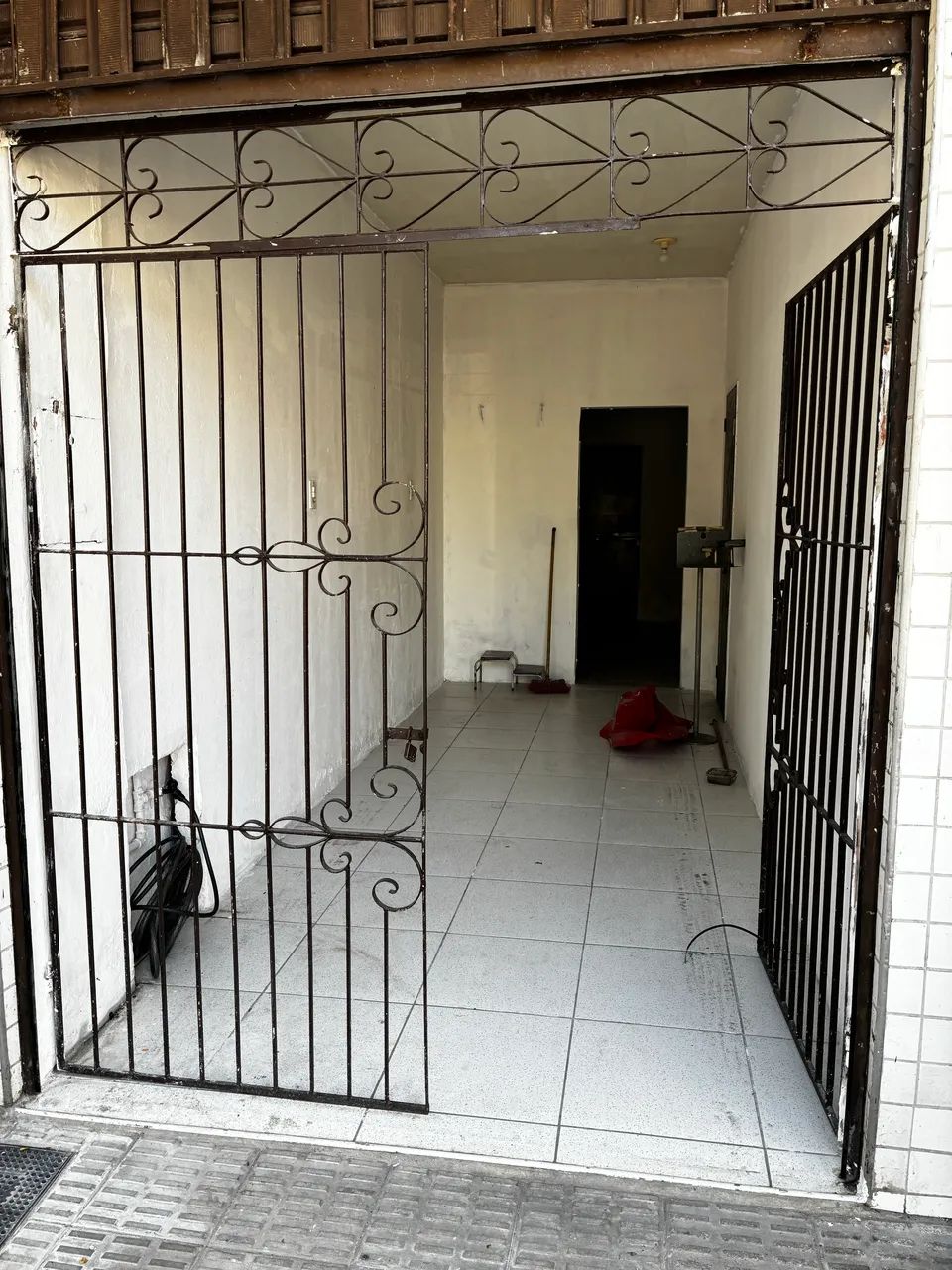 ? ALUGA-SE CASA COM PONTO COMERCIAL - EXCELENTE LOCALIZAÇÃO - Foto 3