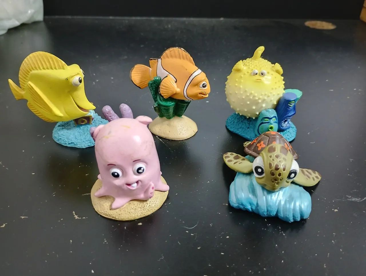 Cinco Miniaturas do play set procurando Nemo Disney 