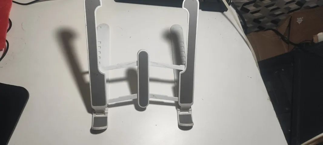 Suporte de Notebook de Plástico Dobrável Usado - Bom Estado