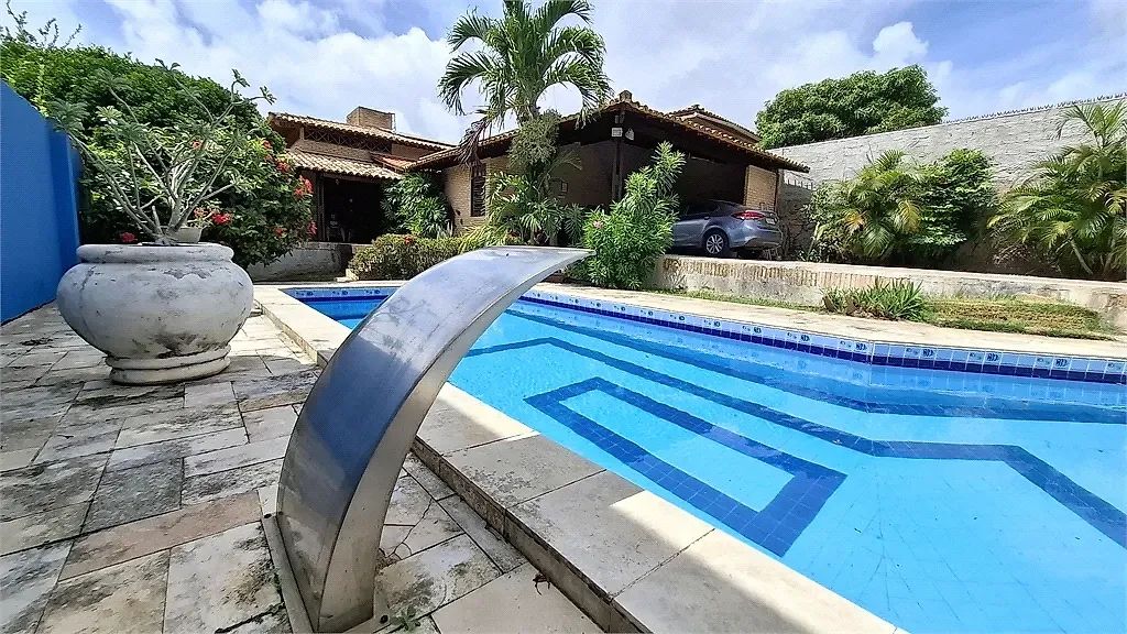 Casa 5 Quartos com 1 Suíte e 294m² - Feitosa