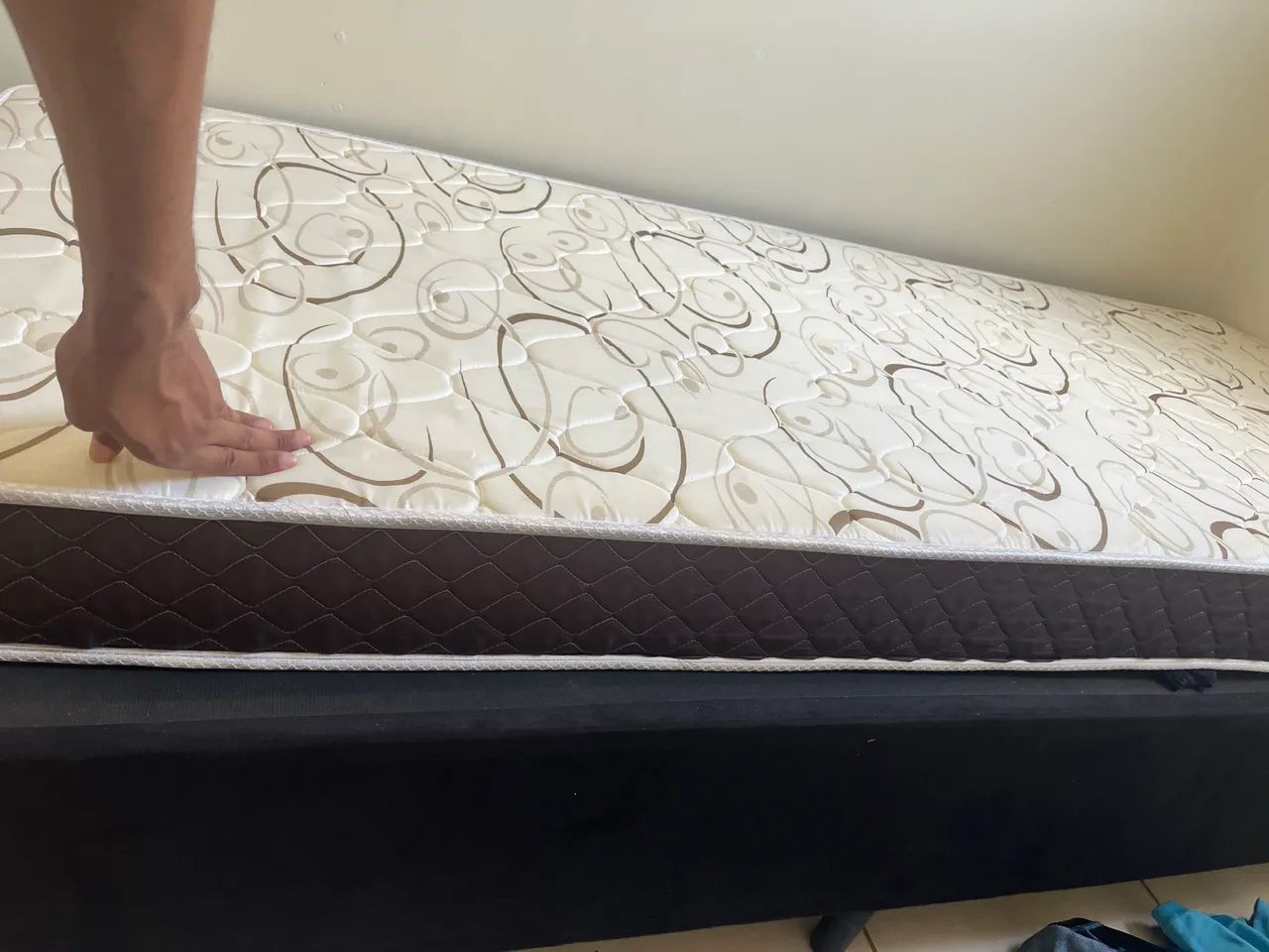 ? Cama de Solteiro + Colchão + Base Box - R$ 750