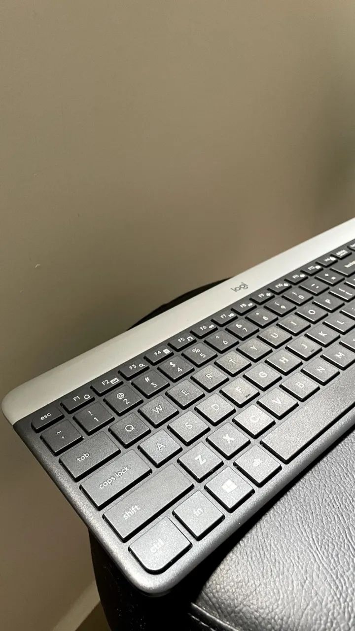 Logitech Teclado + Mouse Sem Fio Mk470  - Foto 3