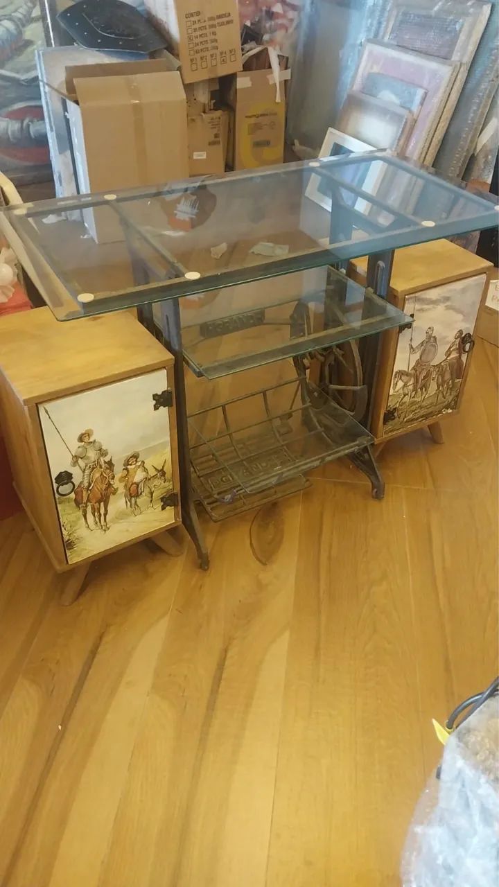 Vende-se pé de máquina de costura 