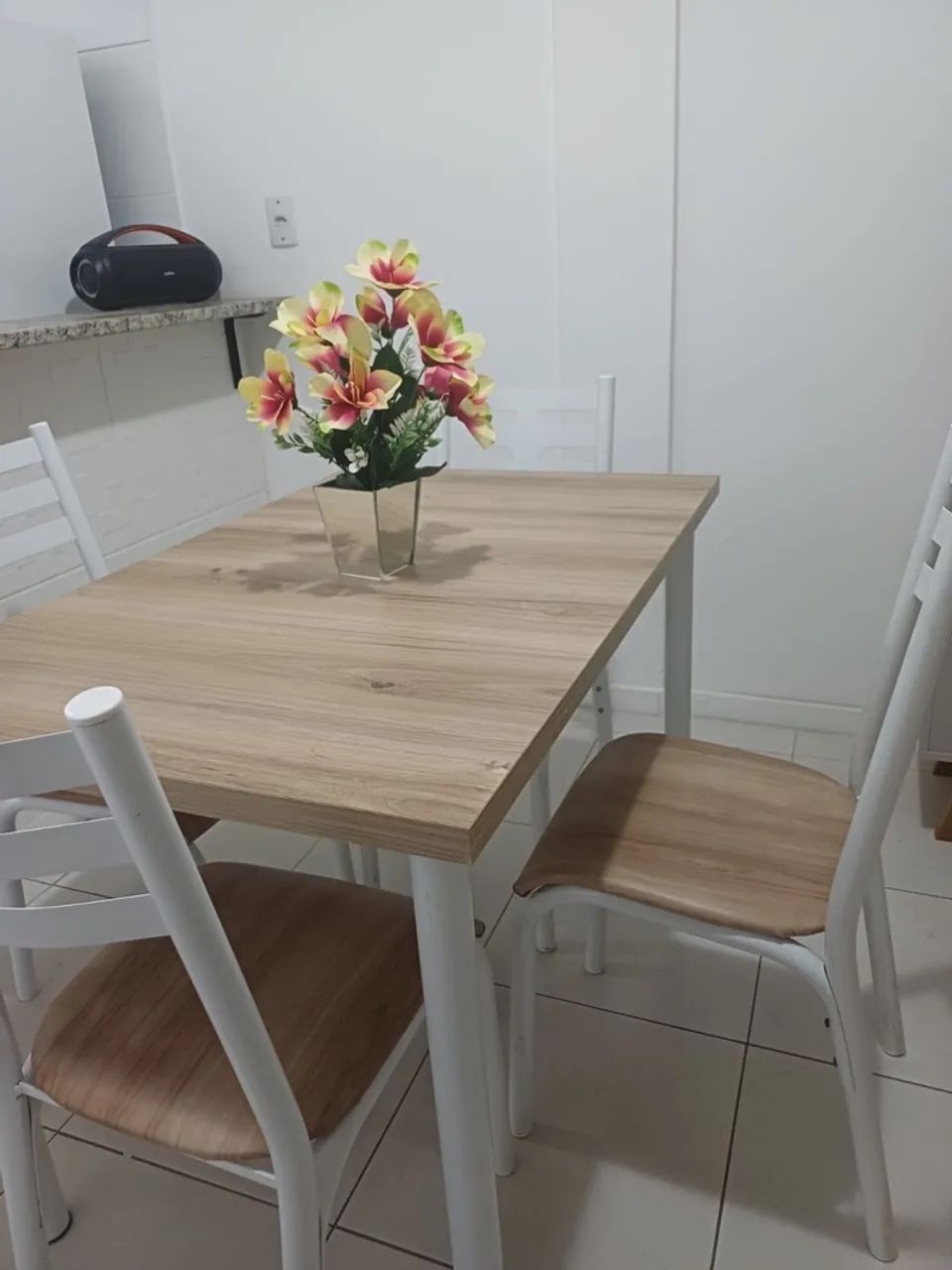 Mesa 4 cadeiras
