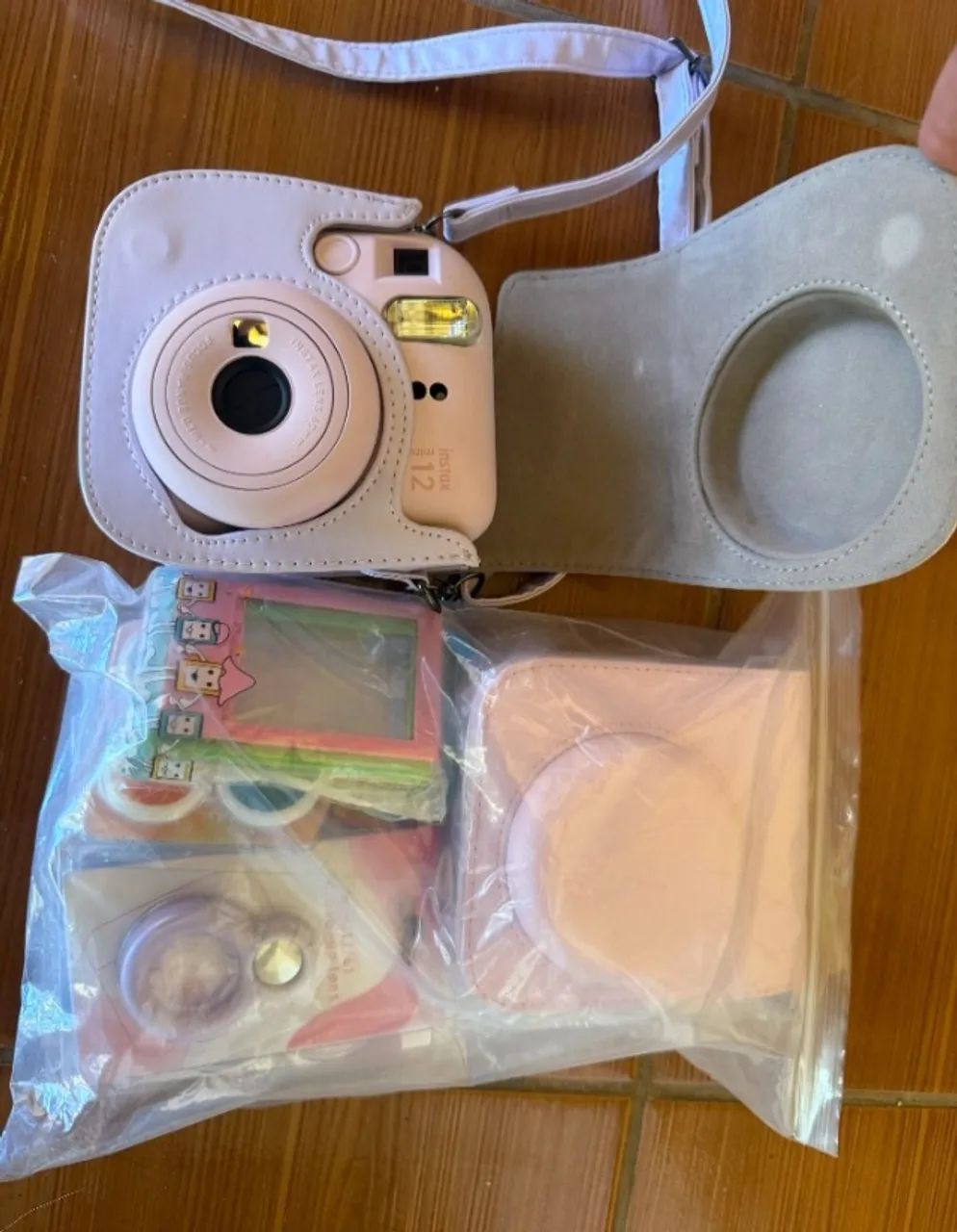 Câmera Instântanea Instax Mini 12 e Kit de Acessórios
