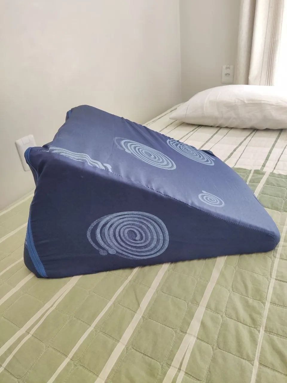 Almofada Triangular Hospitalar para Paciente Acamado - Foto 4