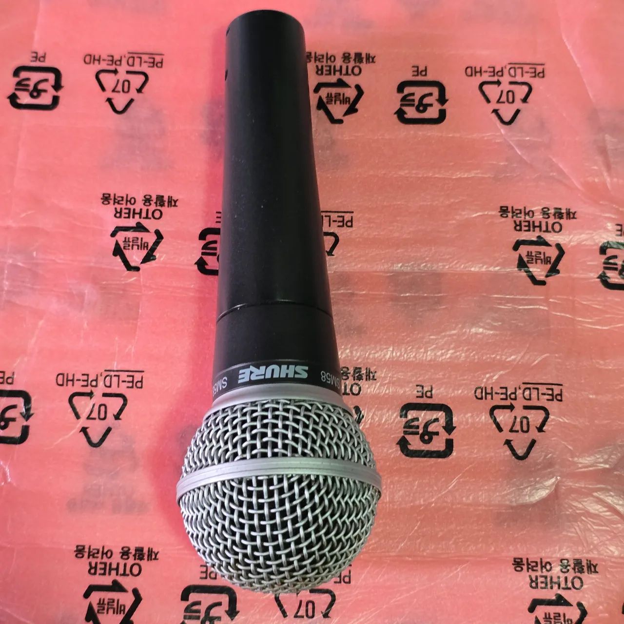 Vendo microfones Shure SM58 R$900 cada. Scarlet CM25 R$800 - Foto 3