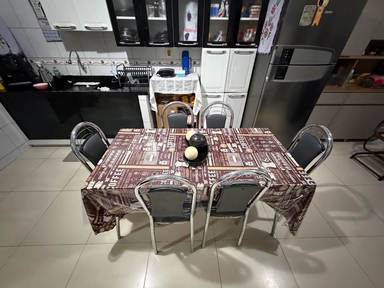 Mesa com kit de 6 cadeiras - Foto 4