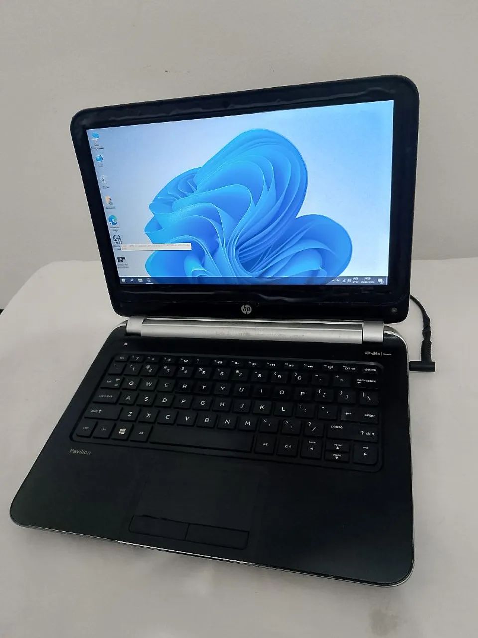 Notebook completo funcionando normalmente no carregador ideal para DJs BPM instalado  - Foto 5