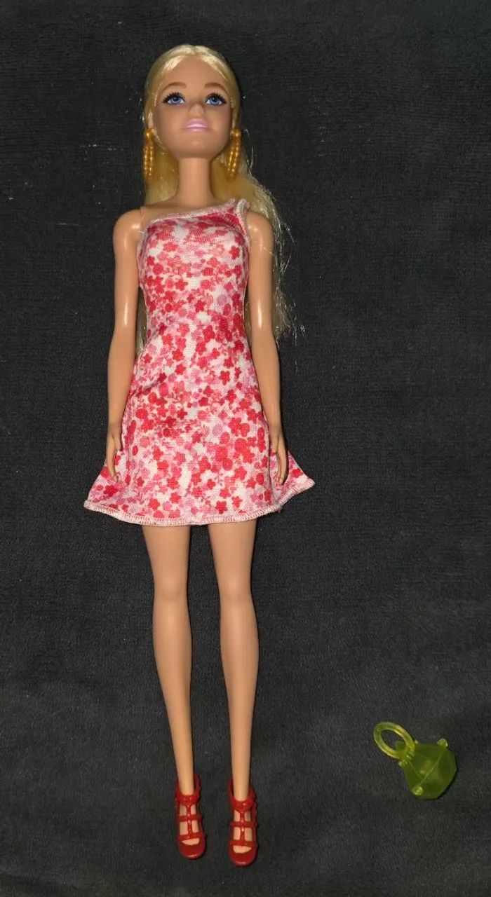 Barbie básica  - Foto 4