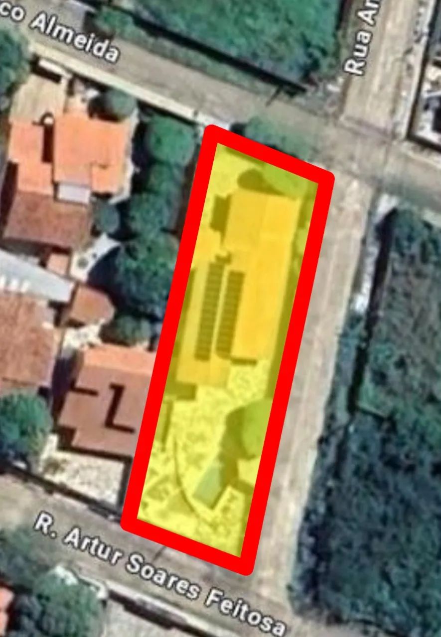 Casa grande de esquina à venda