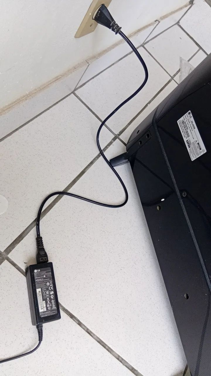 Vendo smartv LG 32 polegadas funcionando  - Foto 3
