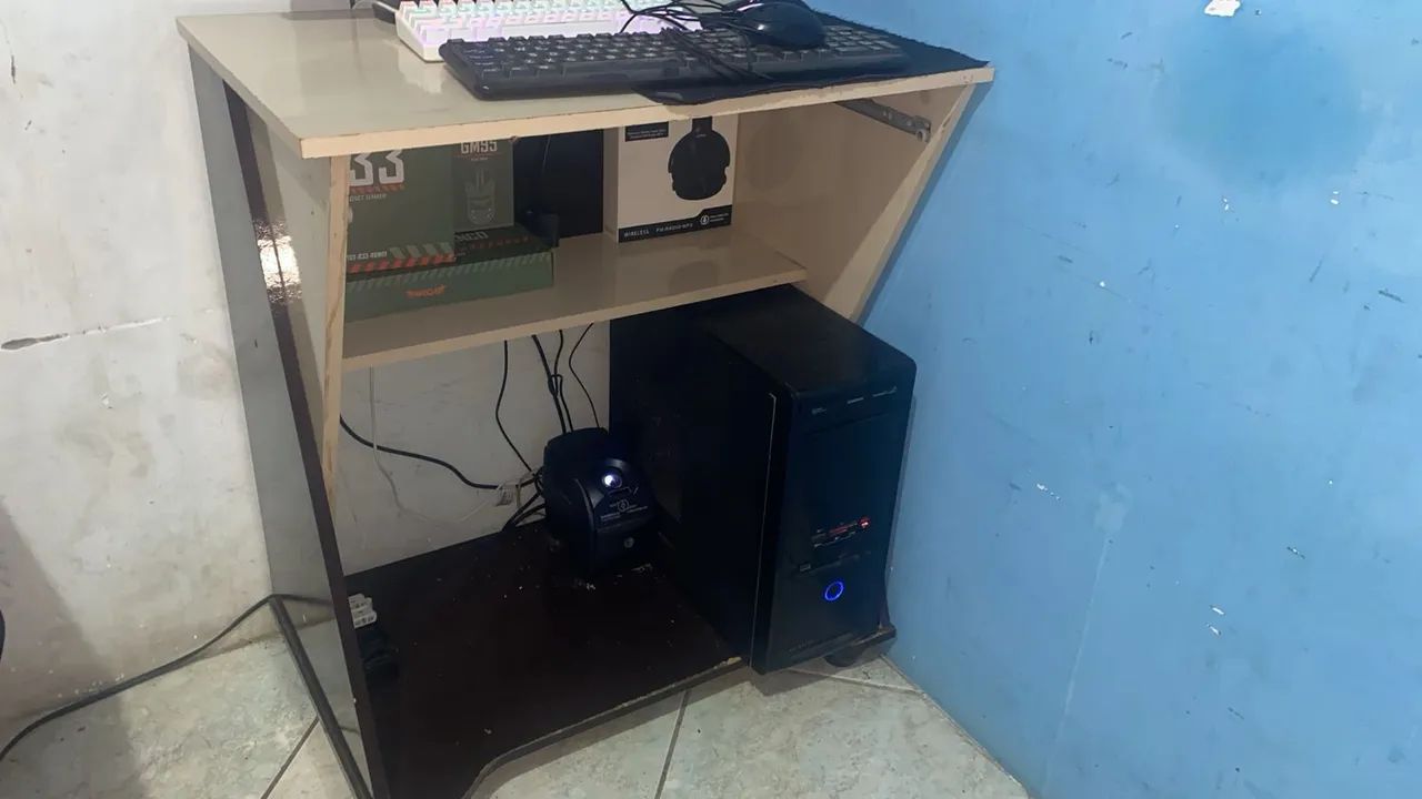 PC Desk451188188523407360