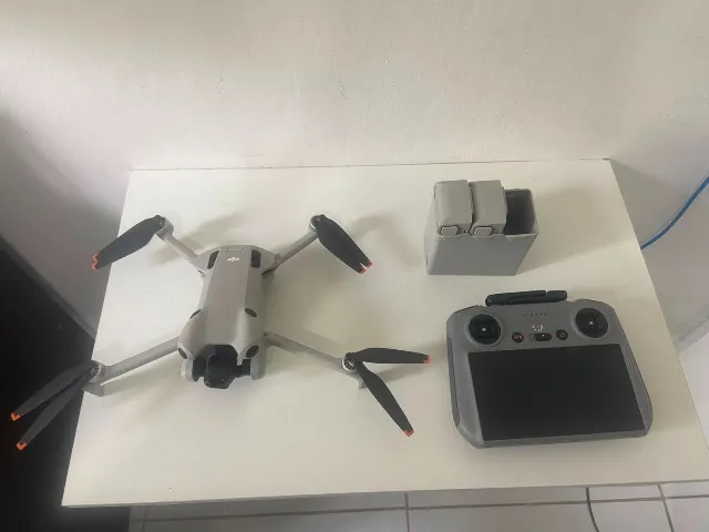 Drone Parrot AR.Drone 2.0 - Kit Completo com Ferramentas e