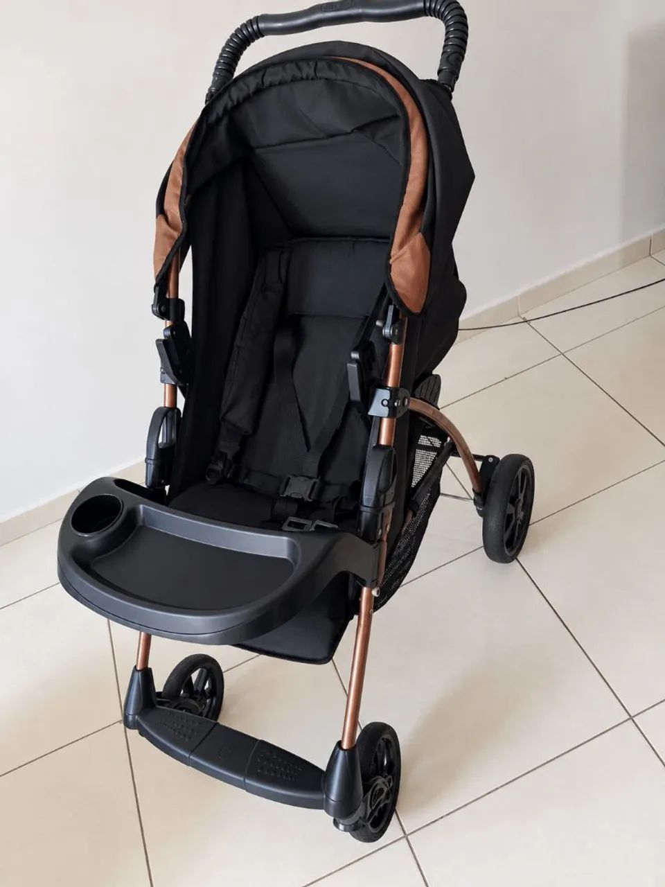 Carrinho de bebê e bebê conforto 