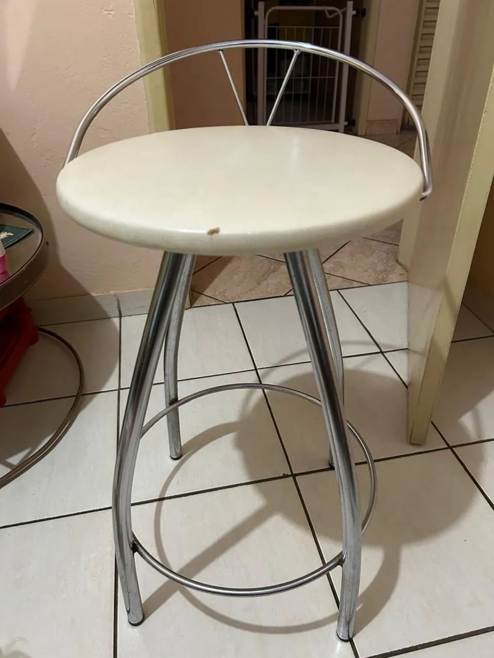 Kit 3 Banquetas Altas Cromadas com Encosto e Assento Estofado?