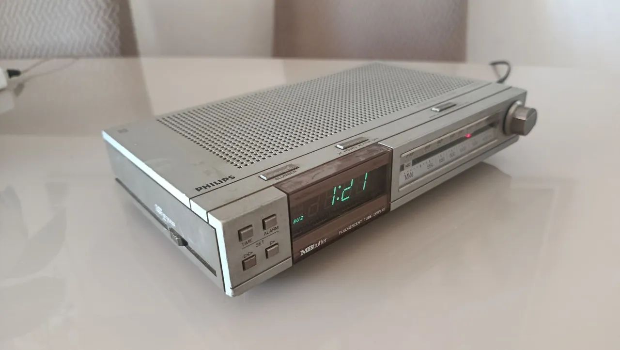 Rádio relógio antigo 1980 philips - Foto 2