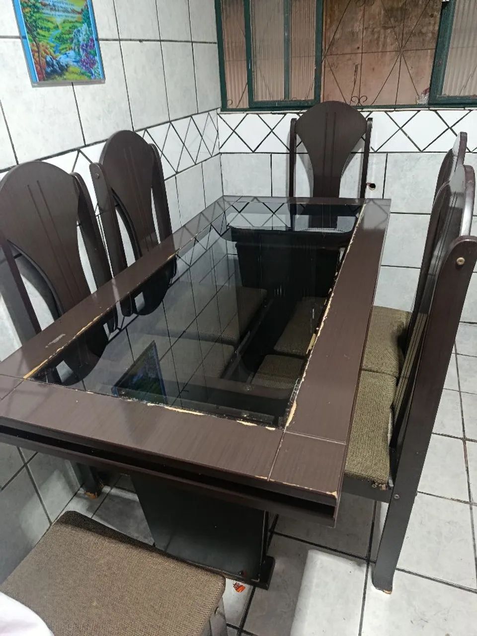 Vende-se mesa 4 cadeiras estão boas 