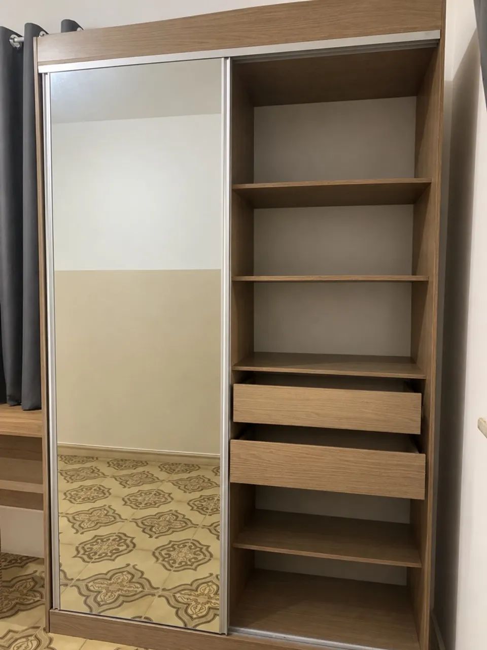 Guarda-Roupa Solteiro com Porta de Correr e Espelho - Foto 3