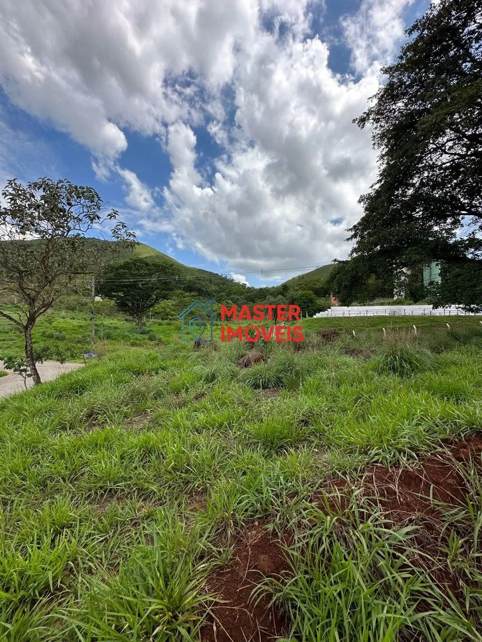 LOTE DE 1.000 M², COND. COM ESTRUTURA COMPLETA.