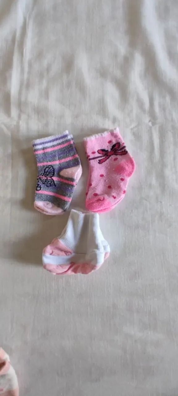 1 meia bebê grossa nunca usada + 9 meias semi novas - Foto 3