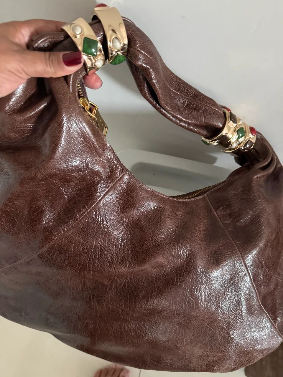 Bolsa grande Luiza Barcelos marrom com pulseiras - Foto 3