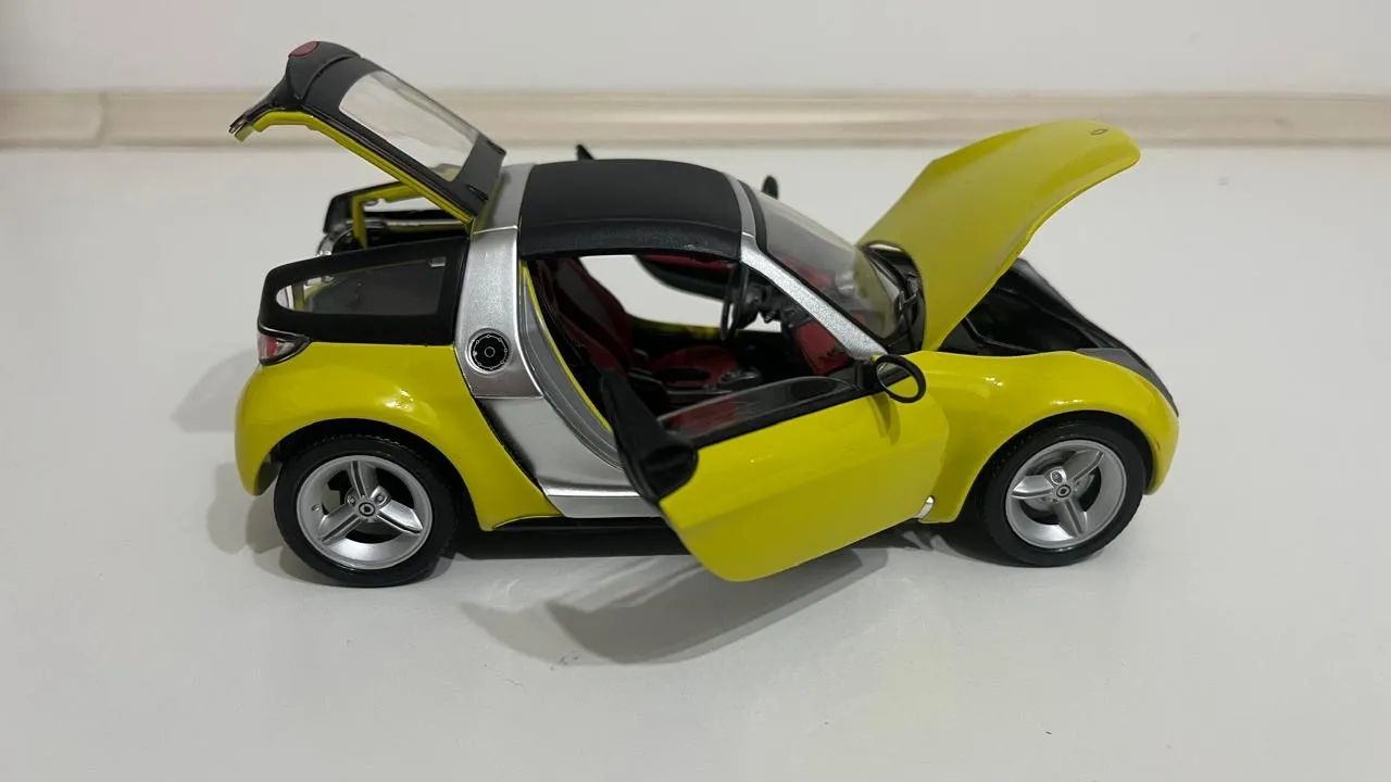 Miniatura Smart Fortwo 1:18 Burago Amarela Rara - Hobbies e