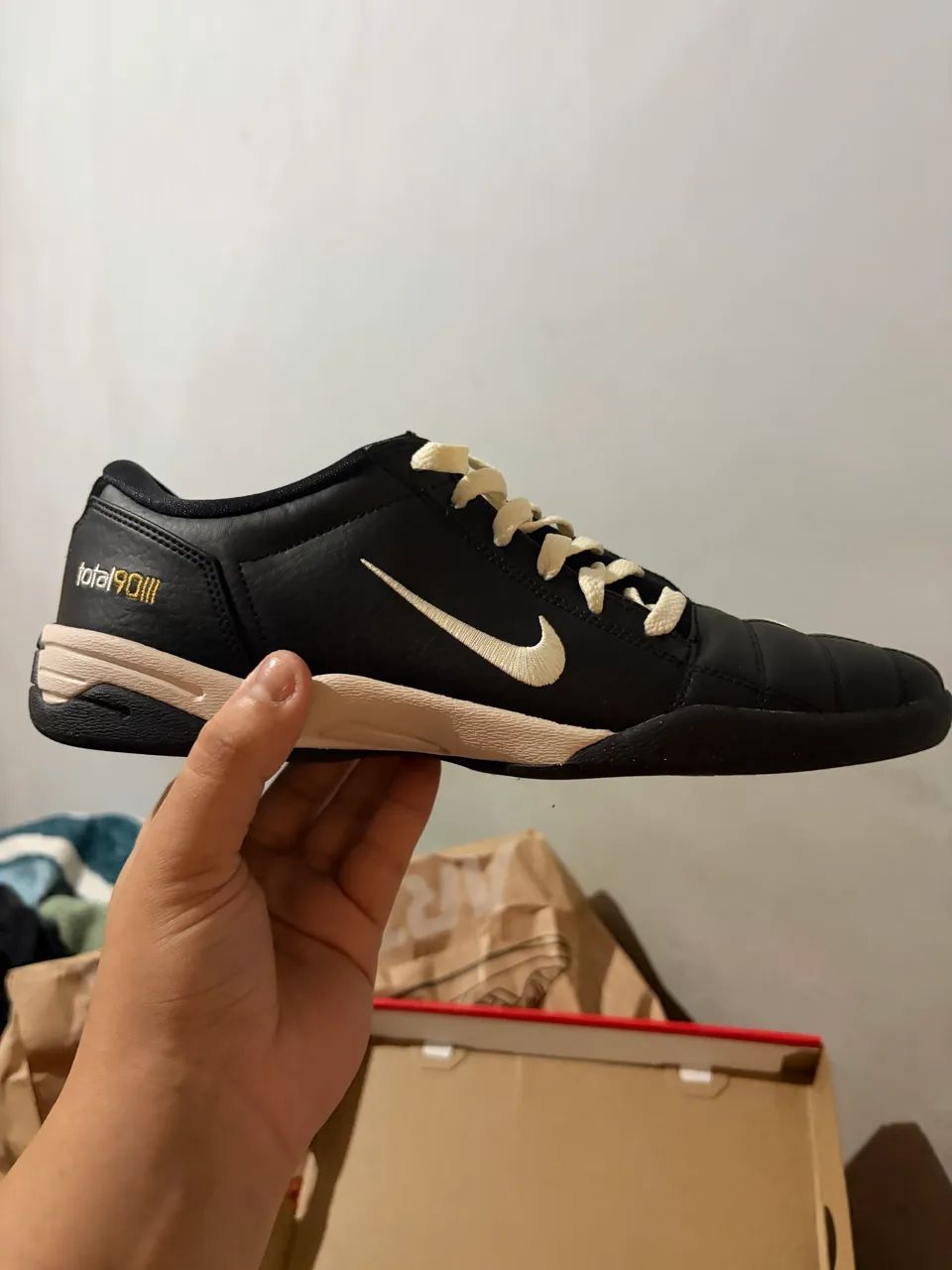 Nike Total 90 III Black Metallic Gold - Foto 2