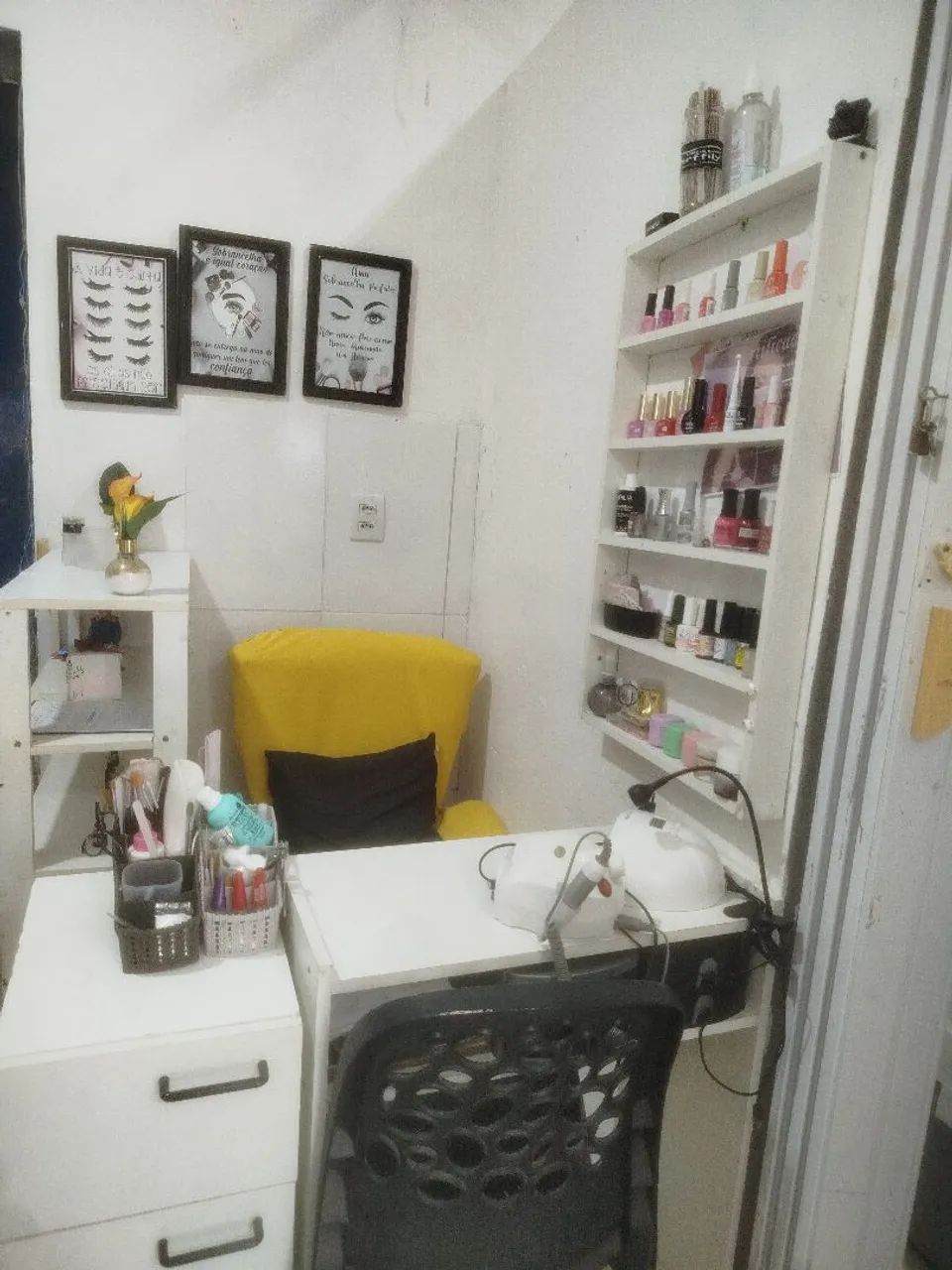 Alugo espaço para manicure já com mobilha 