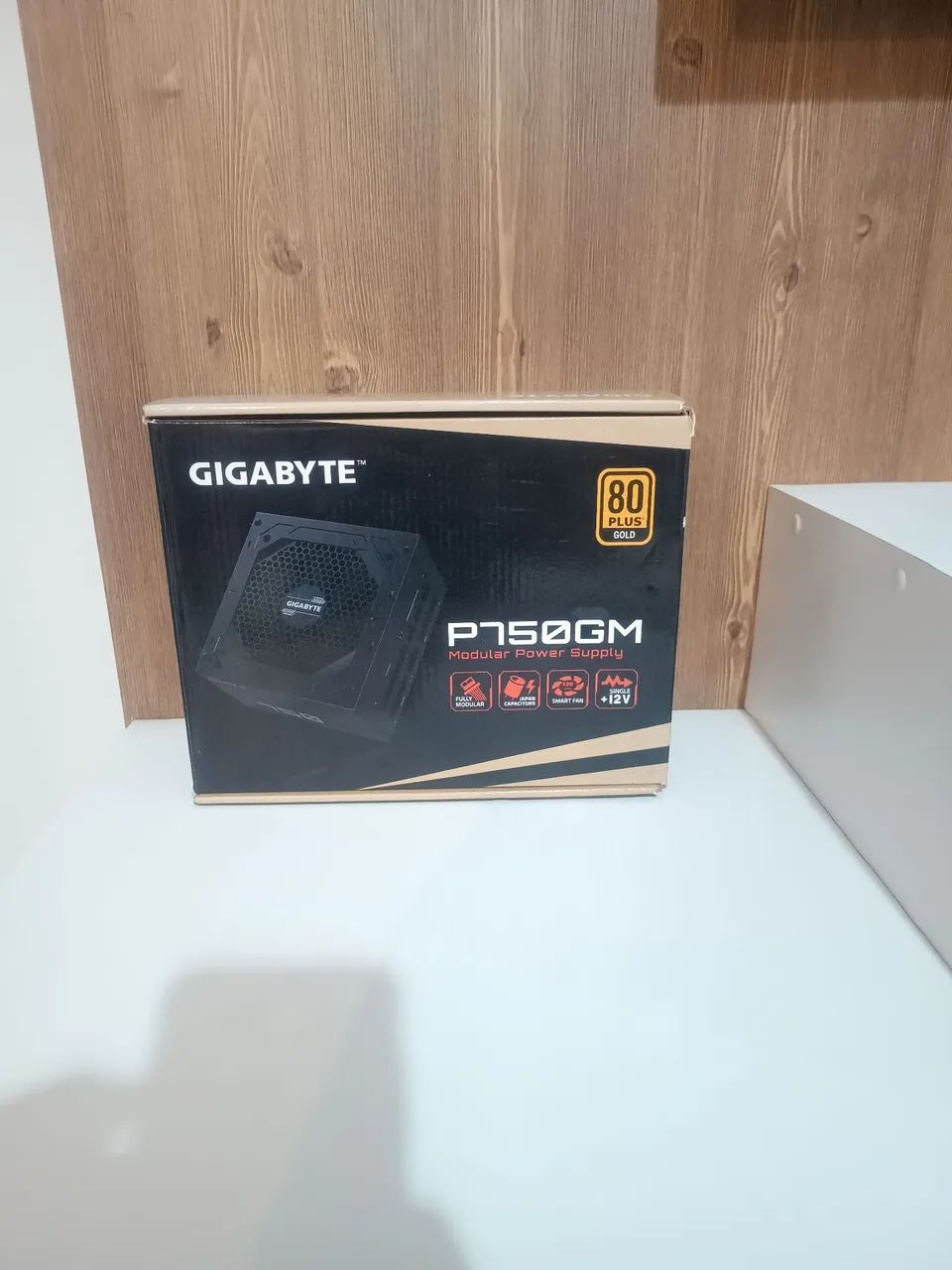 Fonte Gigabyte 750W P750GM (Com Defeito - Sem Cabos) p/ Peças