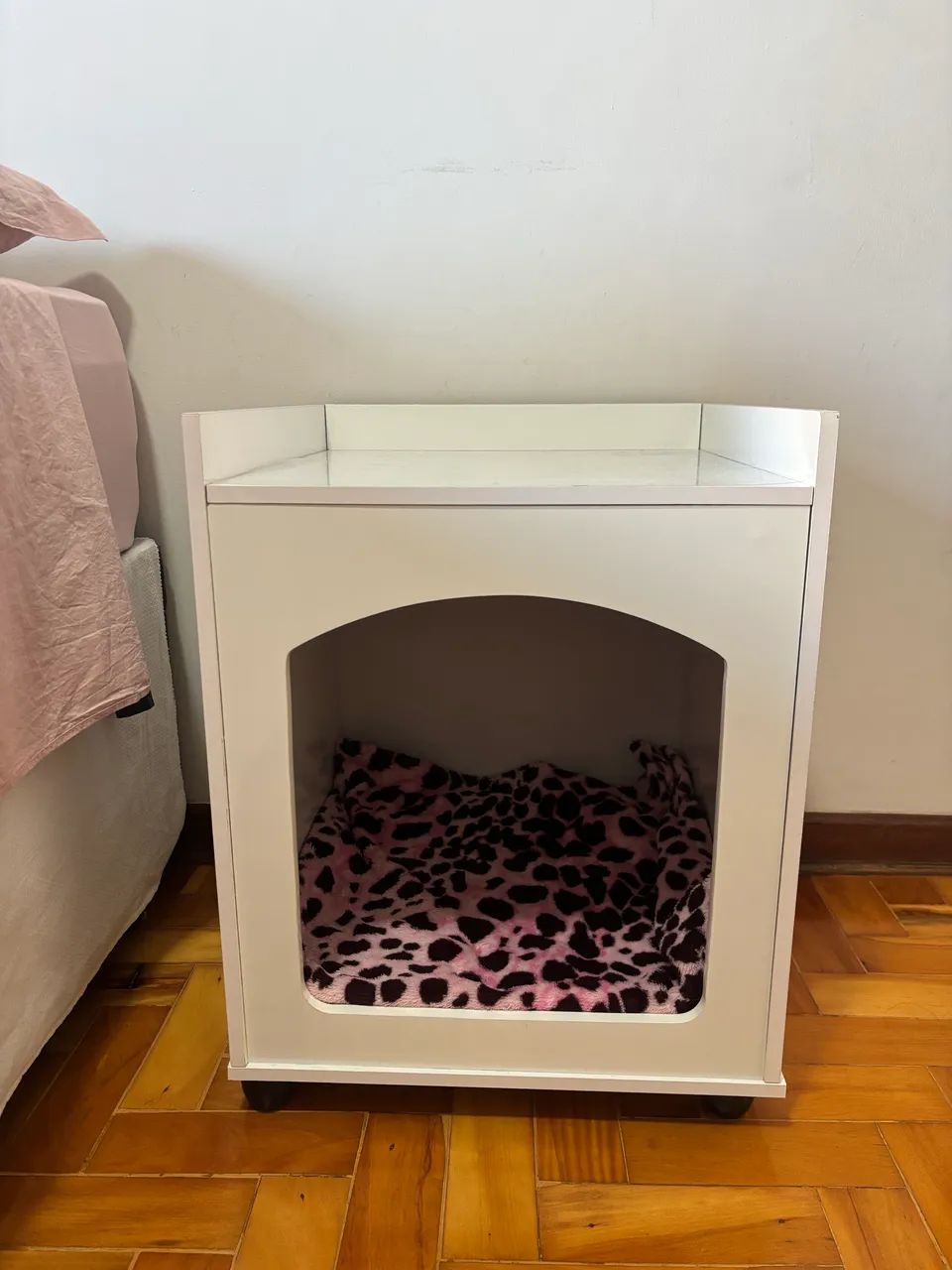 Mesa cabeceira cama pet