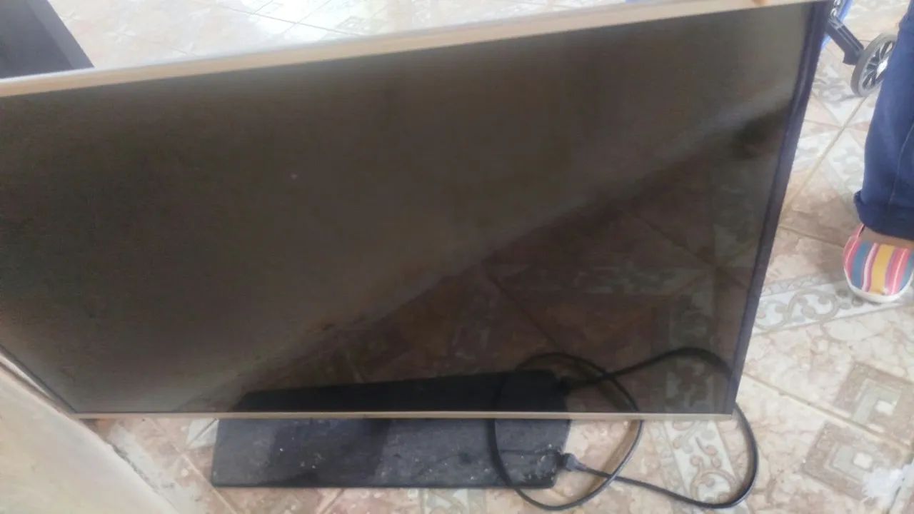 Tv com display quebrado, (Retirada de peças)