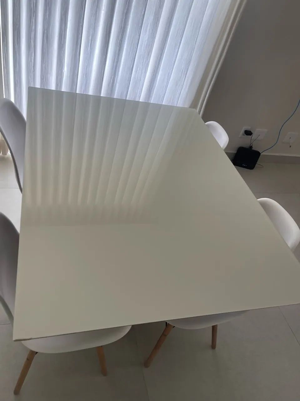 Vendo mesa com 4 cadeiras 