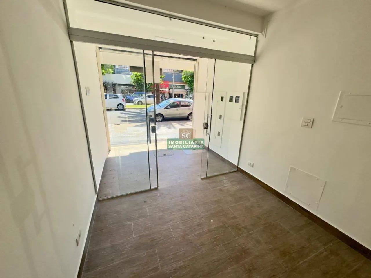 ALUGA SALA COMERCIAL TÉRREA NO CENTRO DE MARINGÁ | AV. DUQUE DE CAXIAS - Foto 4