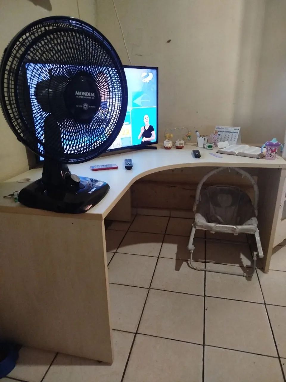 Mesa de canto tipo escritório 