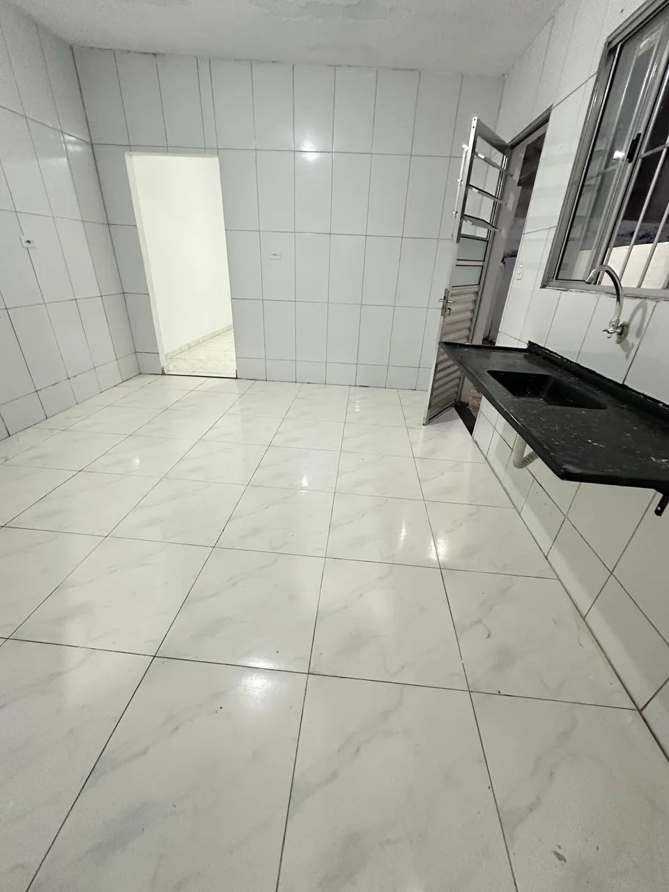 Casa de 2 cômodos no centro do Jardim Robru  - Foto 3
