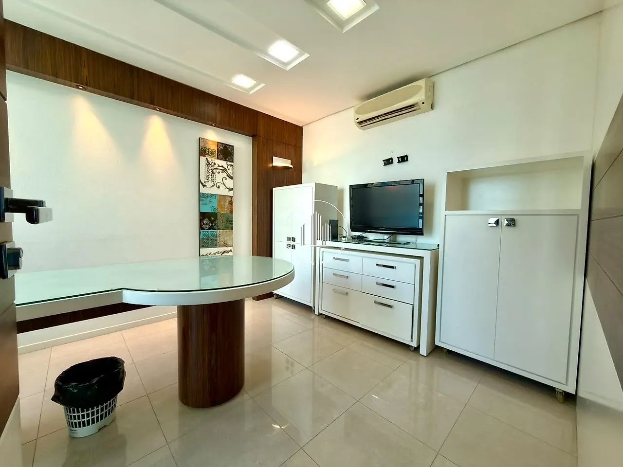 Escritório/Sala Comercial - 23m², Centro - EST