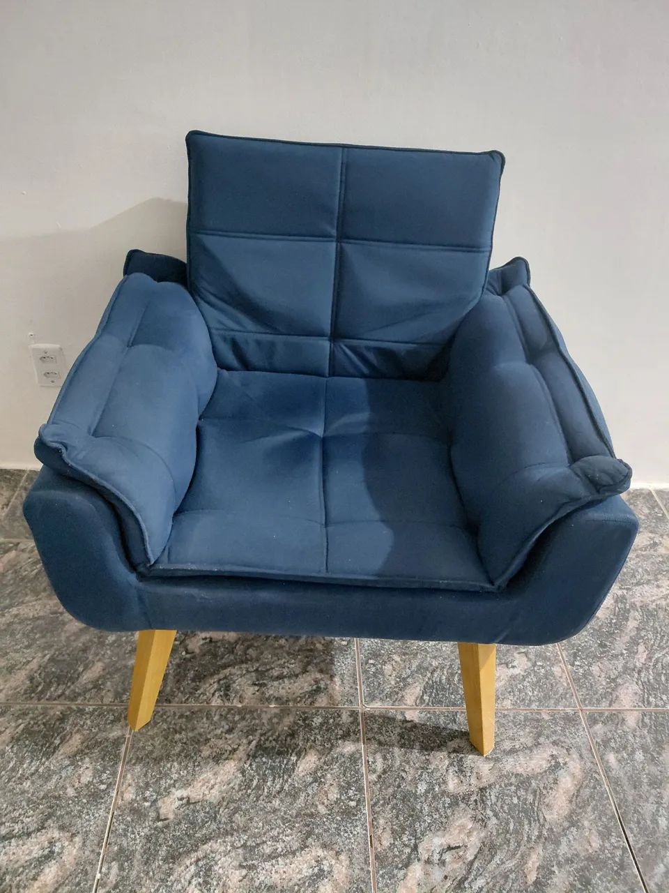 Poltrona marrom azul marinho 