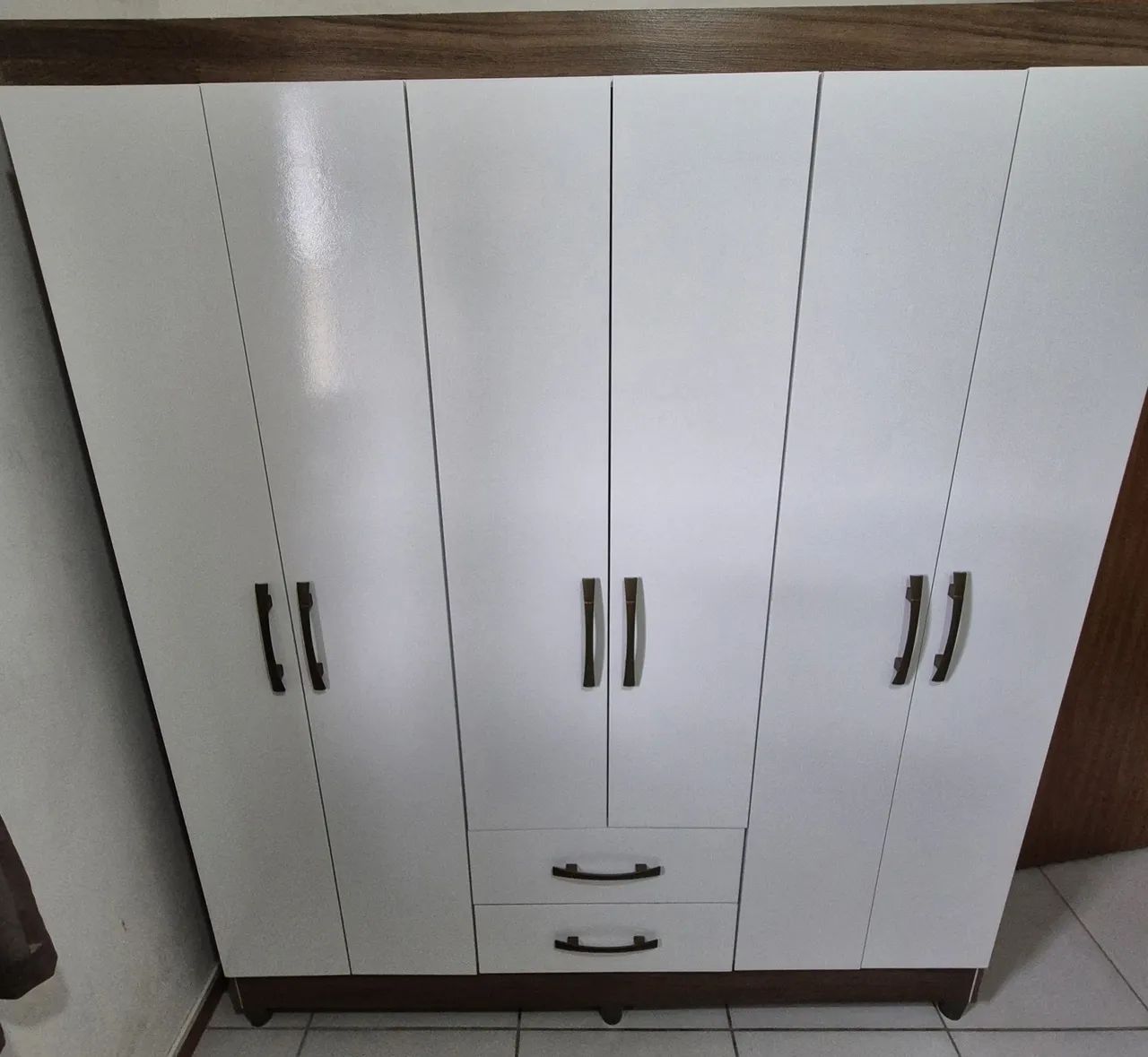 Guarda-roupa usado em ótimo estado.