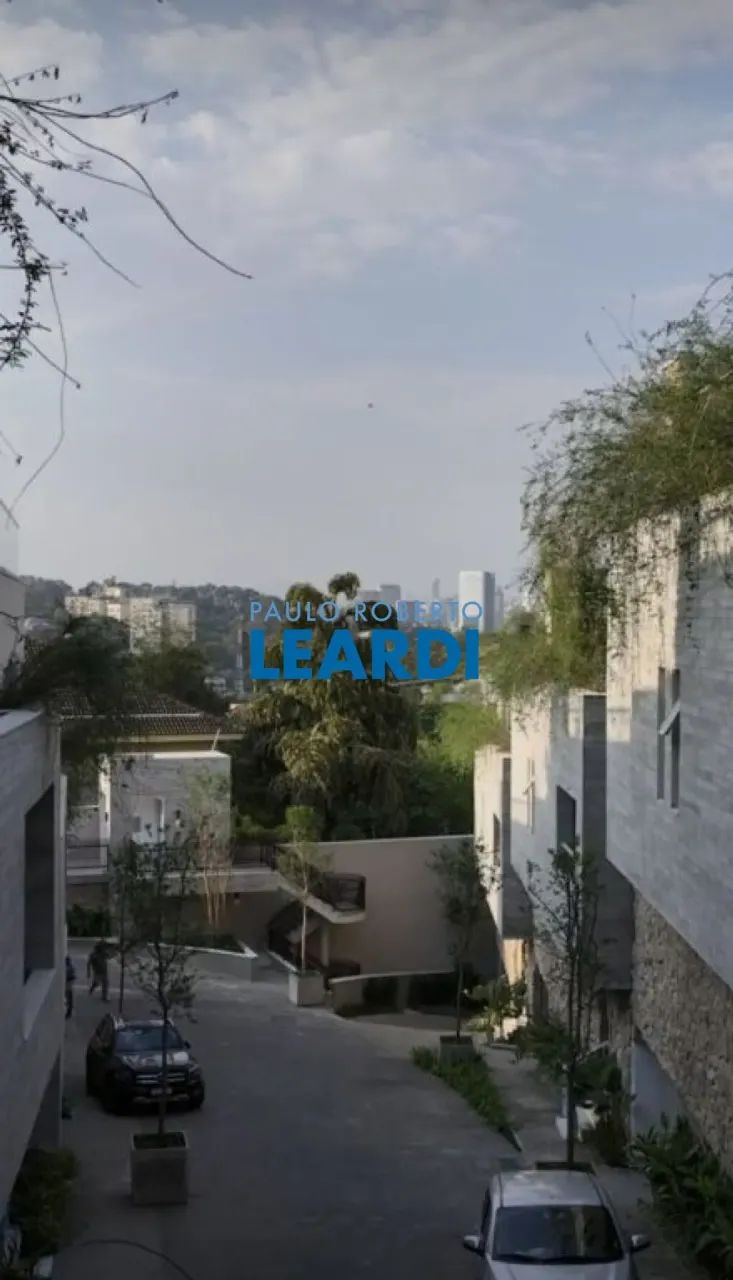 CASA EM CONDOMÍNIO - CIDADE JARDIM - SP