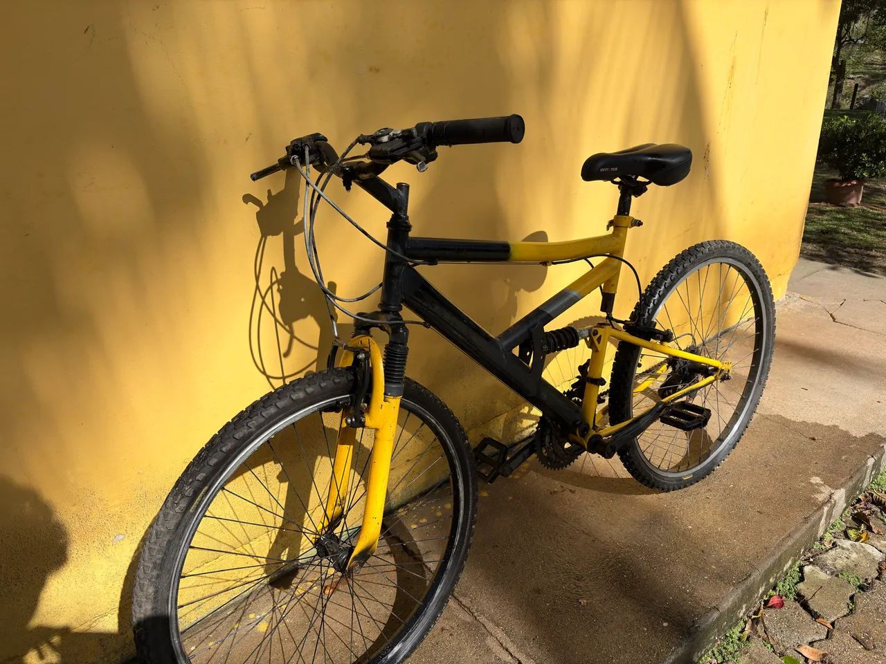 Vendo bicicleta com marcha  - Foto 2