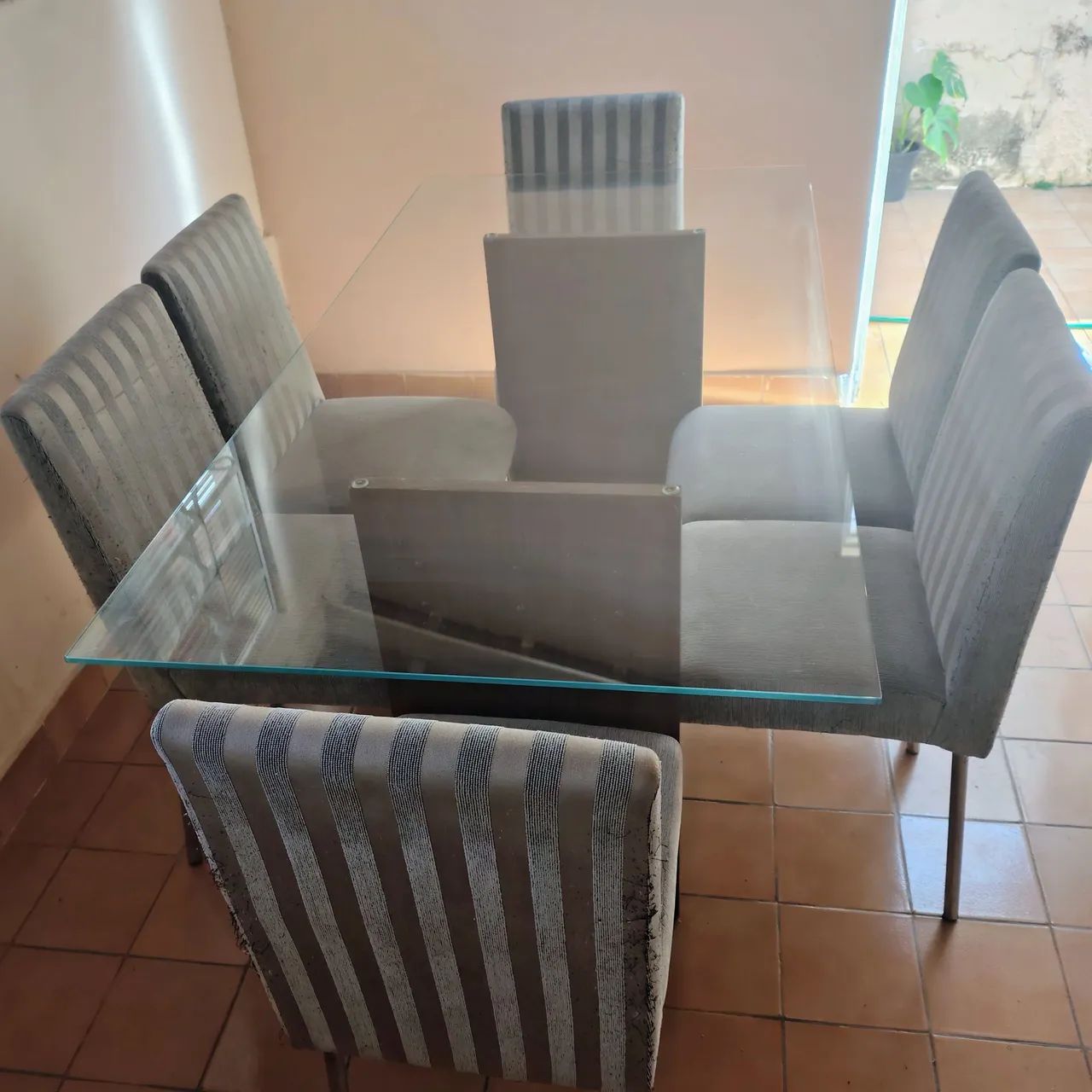 Mesa 6 cadeiras com tampo de vidro 160cm