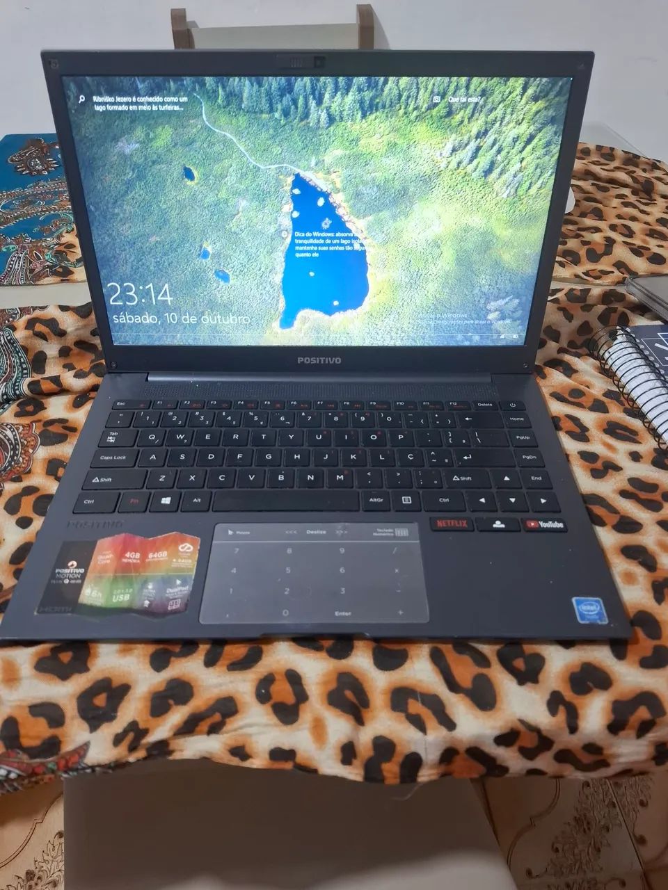 Notebook positivo, intel, 4Gb memória e SSD 64 GB.