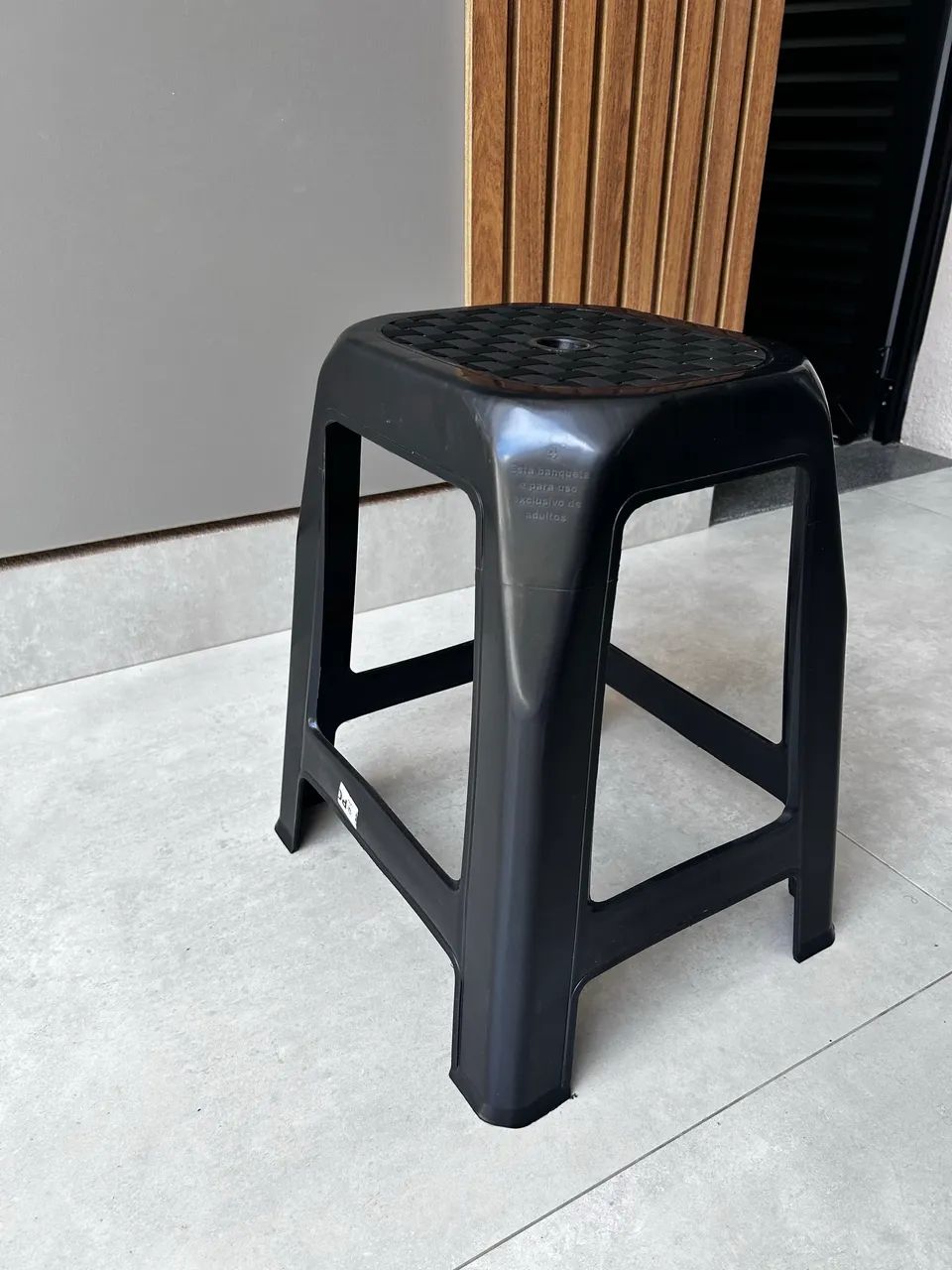 4 Banquetas de plástico pretas  - Foto 2