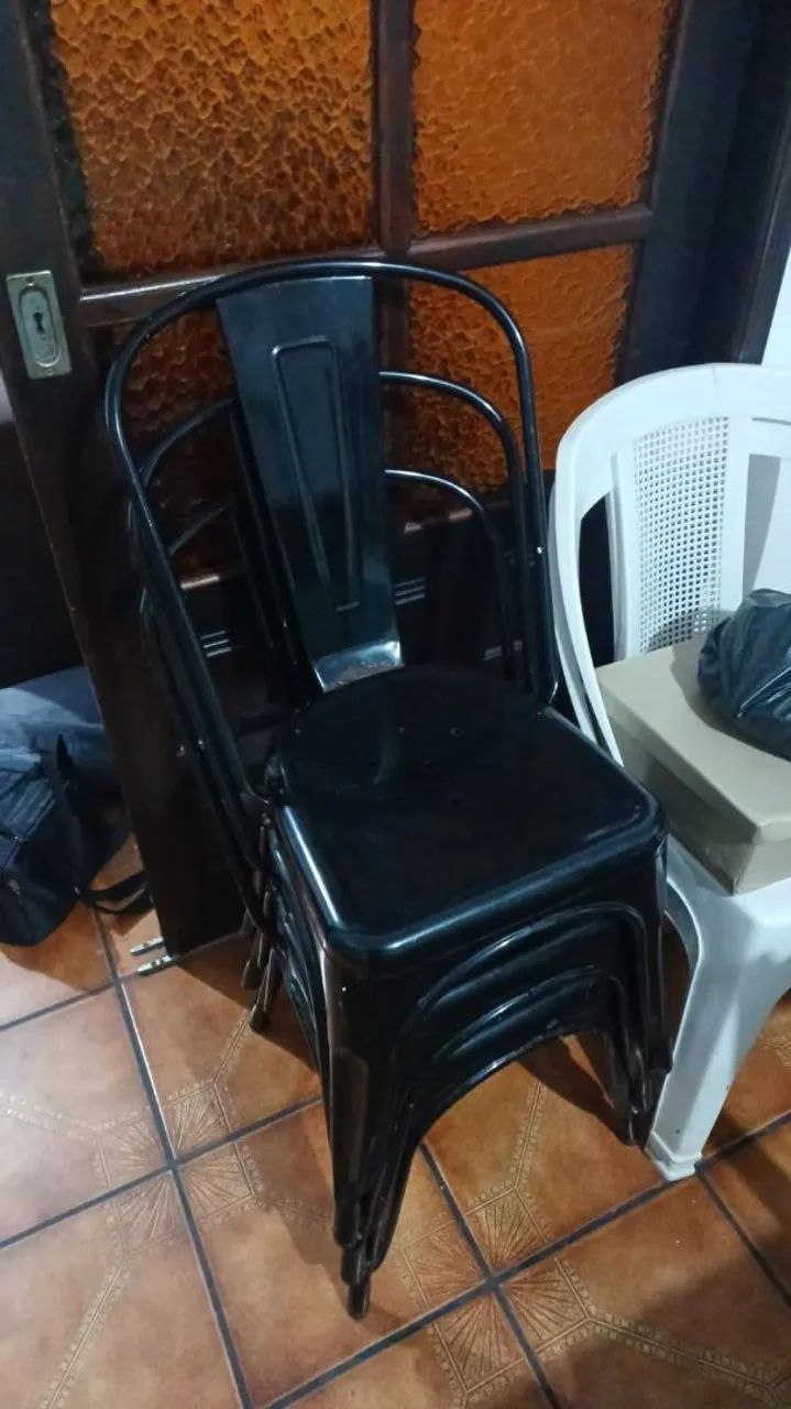Mesa 6 lugares com 4 cadeiras - Foto 2