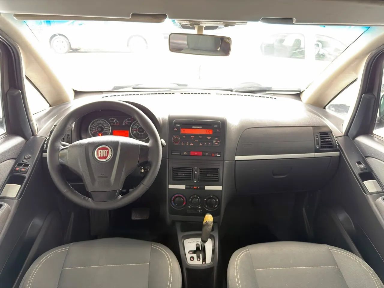 Fiat Idea ESSENCE Dualogic 1.6 Flex 16V 5p, foto 6 de 11