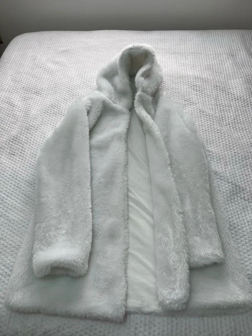 casaco de pelos branco com capuz - mine store - Foto 2