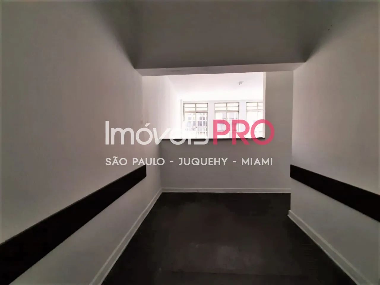 Ótimo conjunto comercial no centro, 115m² de área útil - Foto 2