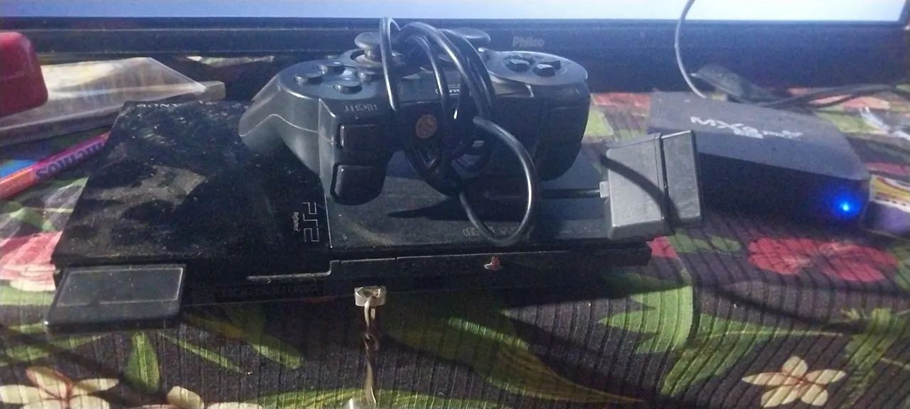 Vendo ps2 bom estado  pegar com pedraves  funciona  bem 